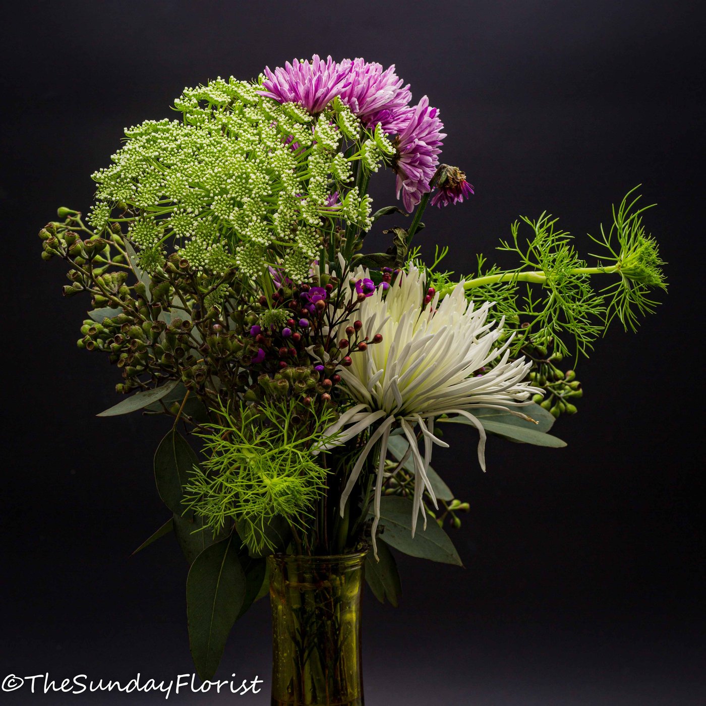 Mixed purple and white bouquet detail
